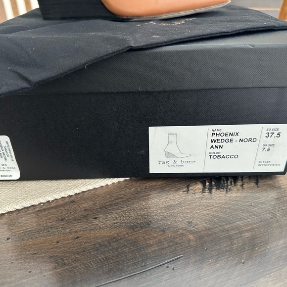 Rag & Bone Phoenix Wedge Boot Tobacco size 7 1/2
Like New - Picture 2 of 4